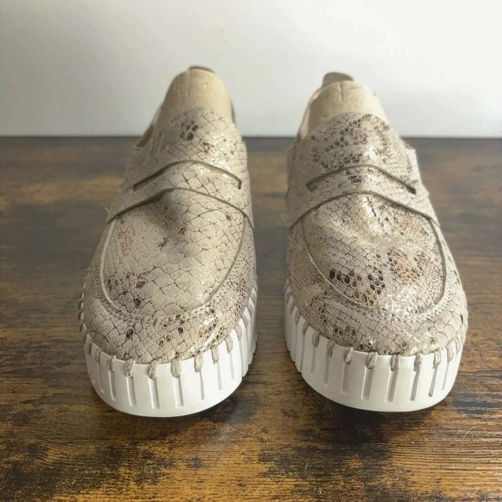 Isle Jacobson Tulip Loafers Sneakers Womens Sz 7 Wheat Gold Metallic Reptile